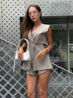 Женский Бежевый Костюм с Разрезами на Талии (Жилетка + Шорты)