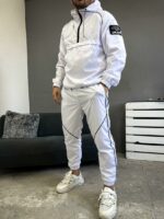 Мужской Ветрозащитный Белый Спортивный Костюм с Кантом и Нашивкой на Рукаве (Анорак + Джоггеры)