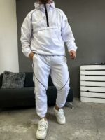 Мужской Ветрозащитный Белый Спортивный Костюм с Кантом и Нашивкой на Рукаве (Анорак + Джоггеры)