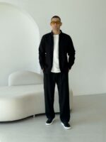 Мужская Плотная Хлопковая Черная Рубашка Прямого Кроя с Карманом на Груди