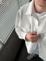 Мужской Плотный Свободный Белый Костюм с Накладными Карманами - Рубашка на Кнопках + Штаны со Стрелками