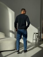 Мужской Классический Темно-Зеленый Свитер с Круглым Вырезом и Маленькой Вышивкой