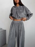 Женский Свободный Велюровый Серый Костюм - Укороченная Зип Кофта + Широкие Штаны на Затяжках