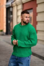 Мужской Теплый Базовый Зеленый Свитер Свободного Кроя со Спущенным Плечом