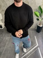 Мужской Теплый Базовый Черный Свитер Свободного Кроя со Спущенным Плечом