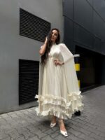 Женское Легкое Сатиновое Белое Платье - Длинное с Рюшами и Рукавами-Крыльями