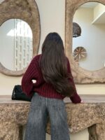 Женский Укороченный Объемный Вязаный Бордовый Кардиган со Спущенным Плечом