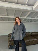 Женский Графитовый Свитер Джемпер Оверсайз с Высокой Горловиной на Змейке и Факурным Узором Косичка