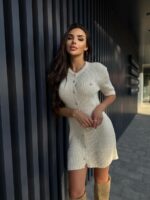 Женское Трикотажное Молочное Платье Мини на Пуговицах с Короткими Рукавами