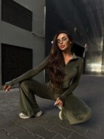 Женский Велюровый Костюм Хаки Двойка - Укороченная Кофта на Молнии + Штаны Клеш