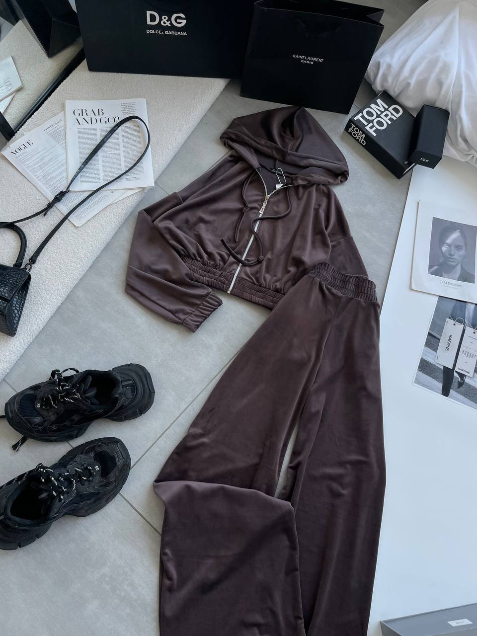 photo_2025-09-25_09-35-44 Женский Велюровый Костюм Коричневый - Укороченная Кофта на Молнии + Штаны Палаццо