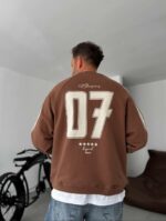 Мужской Коричневый Свитшот Реглан Оверсайз с Лампасами и Принтом Номером на Спине