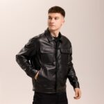Мужская Демисезонная Кожаная Черная Куртка на Кнопках с Накладными Карманами