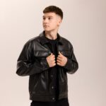 Мужская Демисезонная Кожаная Черная Куртка на Кнопках с Накладными Карманами