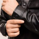 Мужская Демисезонная Кожаная Черная Куртка на Кнопках с Накладными Карманами