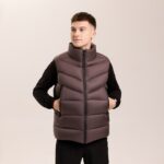 Мужская Коричневая Жилетка Безрукавка - Стеганая Дутая на Молнии с Высокой Горловиной