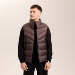 Мужская Коричневая Жилетка Безрукавка - Стеганая Дутая на Молнии с Высокой Горловиной