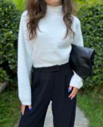 Женский Пушистый Белый Свитер - Укороченный с Круглым Вырезом