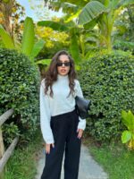 Женский Пушистый Белый Свитер - Укороченный с Круглым Вырезом