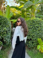 Женский Пушистый Белый Свитер - Укороченный с Круглым Вырезом