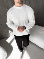 Мужской Вязаный Белый Свитер - Свободный с Круглым Вырезом
