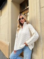 Женский Теплый Вязаный Молочный Свитер под Горло с Фактурным Узором Косичка