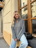 Женский Теплый Вязаный Графитовый Свитер под Горло с Фактурным Узором Косичка