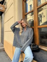Женский Теплый Вязаный Графитовый Свитер под Горло с Фактурным Узором Косичка