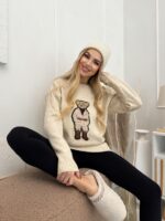 Женский Бежевый Свитер Свободного Кроя с Нашивкой Вышивкой Мишкой