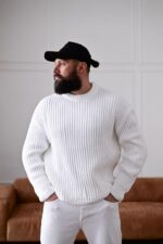 Мужской Теплый Базовый Белый Свитер Свободного Кроя со Спущенным Плечом