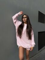 Женский Удлиненный Вязаный Розовый Свитер Оверсайз Рваный