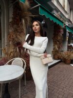 Женское Трикотажное Белое Платье Макси Облегающего Кроя с Длинными Рукавами и Разрезом Сбоку