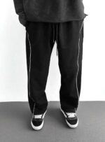 Мужские Черные Спортивные Штаны - Широкие Прямого Кроя с Кантом и Затяжками