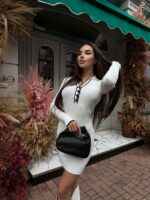 Женское Трикотажное Белое Платье Поло Мини с Воротником и Длинными Рукавами
