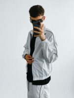 Мужская Белая Ветровка под Горло на Молнии с Кантом