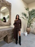 Женское Облегающее Коричневое Платье Мини на Одно Плечо с Поясом-Лентой