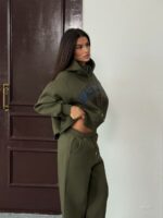 Женский Спортивный Костюм Хаки Утепленный на Флисе - Толстовка с Принтом + Широкие Штаны