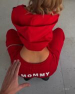 Женский Красный Спортивный Костюм с Надписью "Sugar Mommy" - Укороченная Зипка + Широкие Штаны