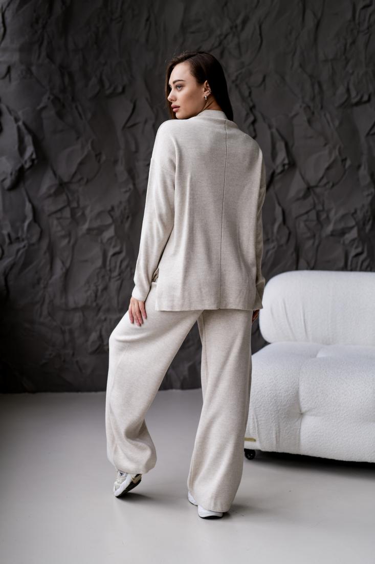 photo_2025-10-25_12-35-44 Женский Трикотажный Бежевый Костюм Оверсайз - Объемный Свитер + Широкие Штаны