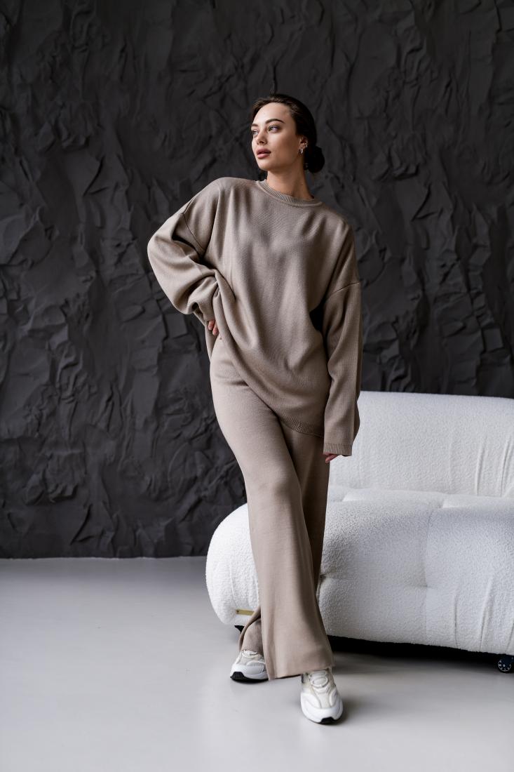 photo_2025-10-25_12-35-50 (3) Женский Трикотажный Коричневый Костюм Оверсайз - Объемный Свитер + Широкие Штаны