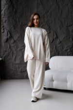 Женский Трикотажный Молочный Костюм Оверсайз - Объемный Свитер + Широкие Штаны