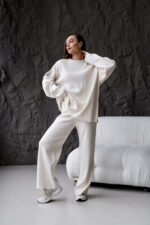 Женский Трикотажный Молочный Костюм Оверсайз - Объемный Свитер + Широкие Штаны