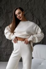 Женский Трикотажный Молочный Костюм Оверсайз - Объемный Свитер + Широкие Штаны