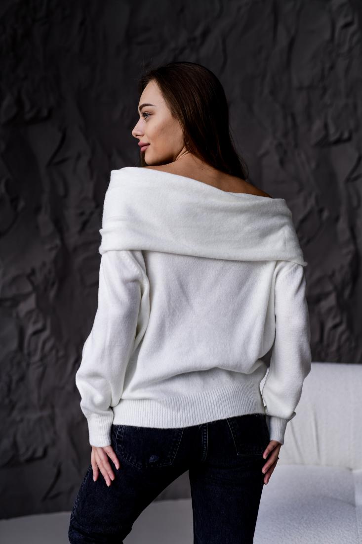photo_2025-10-25_12-36-10 (2) Женский Свободный Белый Свитер с Открытыми Плечами и Отворотом