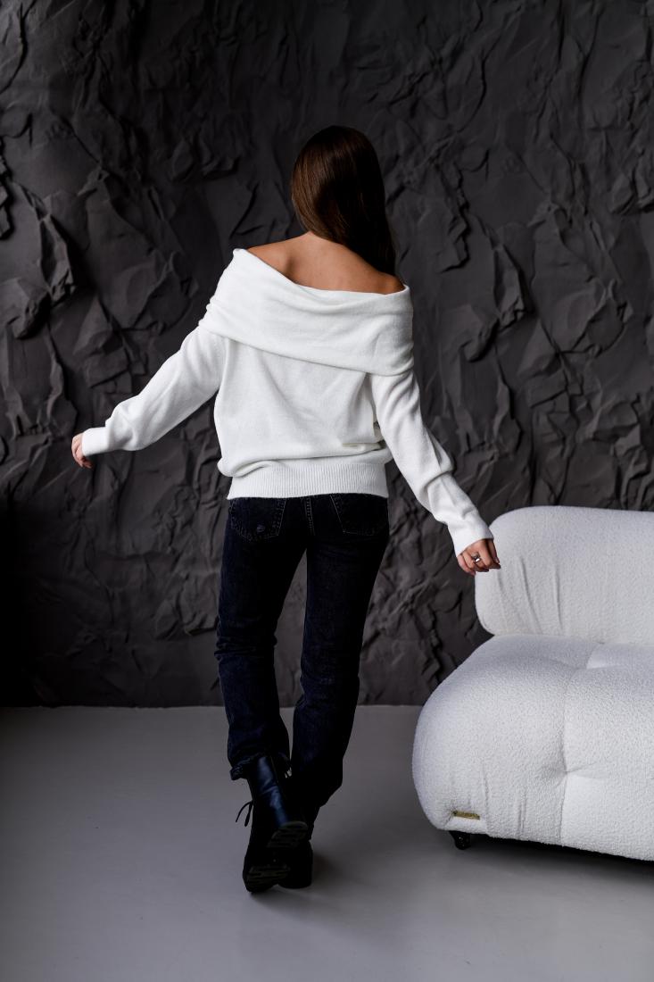 photo_2025-10-25_12-36-10 Женский Свободный Белый Свитер с Открытыми Плечами и Отворотом