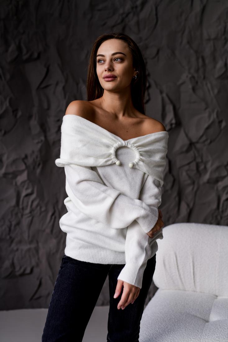 photo_2025-10-25_12-36-11 (2) Женский Свободный Белый Свитер с Открытыми Плечами и Отворотом