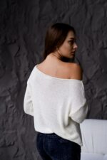 Женский Свободный Легкий Молочный Свитер на Одно Плечо
