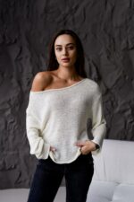 Женский Свободный Легкий Молочный Свитер на Одно Плечо