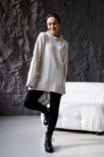 Женский Теплый Объемный Молочный Свитер Свободного Кроя