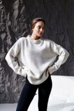 Женский Теплый Объемный Молочный Свитер Свободного Кроя